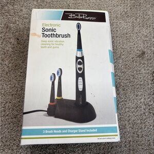 NIB Bella Russo Electric Sonic Toothbrush Charging Base 2 Extra Heads Deep Clean